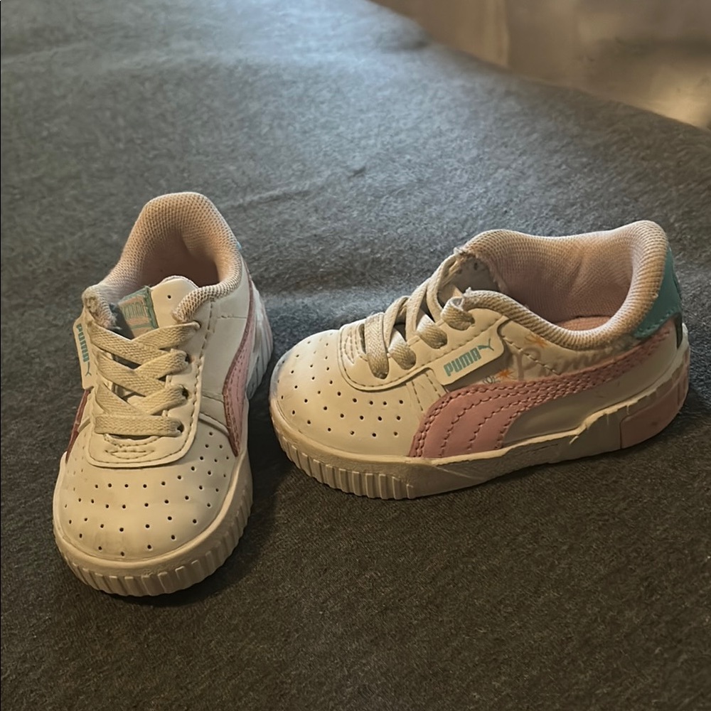 Puma Kids Sneakers in White and Pink